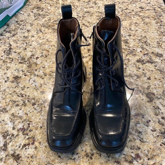 Men’s/Women' Black Leather Gucci Boots Size 5
Purchased fron Real Real - Picture 1 of 5